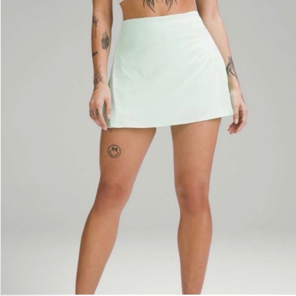 LULULEMON New Peek Pleat HR Skirt - SIZE 0. MINT MOMENT- never worn!!!!